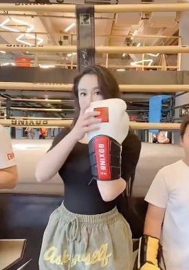 缘来妈咪|拳王全家为奥运加油！冉莹颖大秀好身材，三个儿子体态各不同