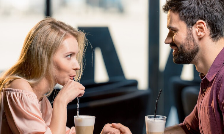 动向故事|故事:妻子生日,出差老公本想给她个惊喜;却不料给了他一个惊吓