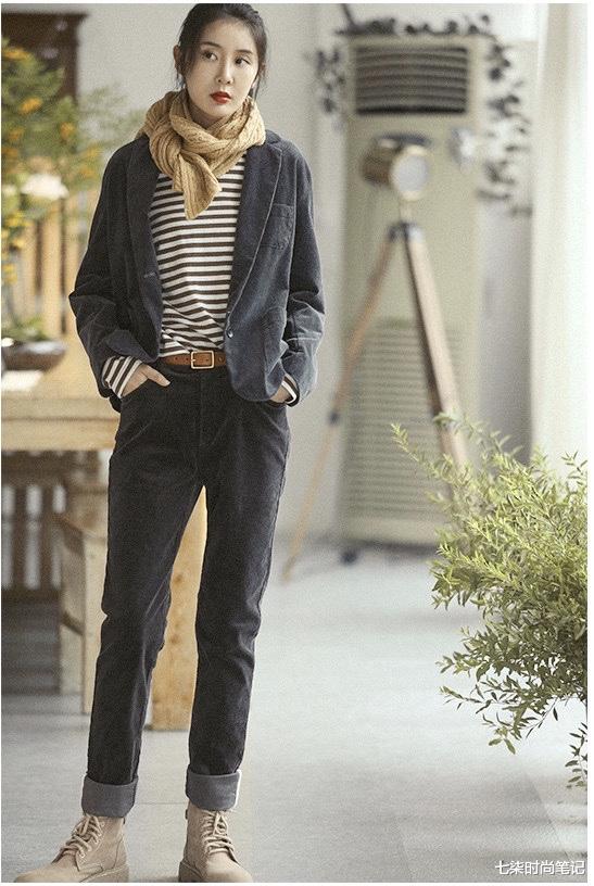 七柒时尚笔记 降温了，外套里面穿什么？用这几件经典内搭，解决你的穿衣烦恼