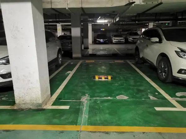 郑州那些事 停车费上涨，买车位太贵！郑州停车哪样更划算