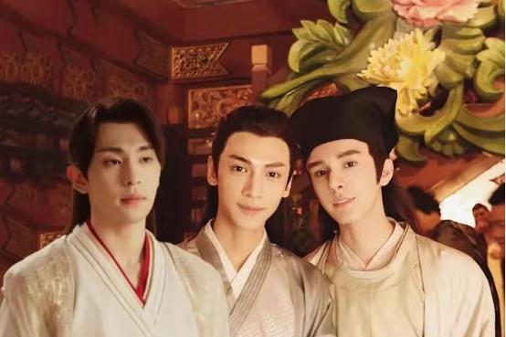 Angelababy|邓伦《夜旅人》路透，颜值不输当年，能否凭此剧重回人气巅峰？