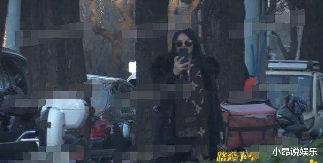 李湘|李湘意中人现身？两人全身穿满名牌很显眼，互动自然共同进出酒店