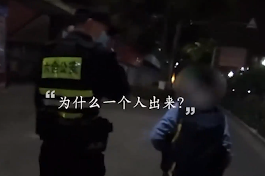 掌上社评 “我就想去妈妈坟上看看”，12岁男孩深夜离家，一句话让人哽咽