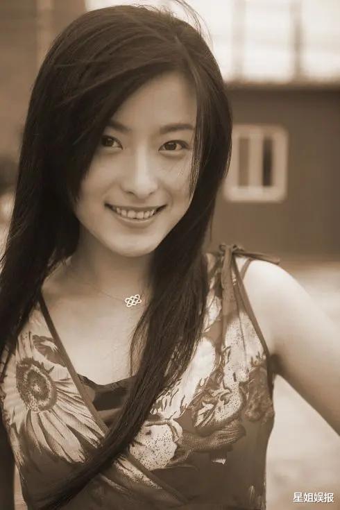 唐嫣|唐嫣大学室友兼伴娘，演过《延禧攻略》《芈月传》，出道17年都没火！