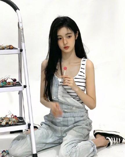 小怡同学|小怡同学都美竹矛盾升级？发文暗指对方搞小动作，委屈却说不出来