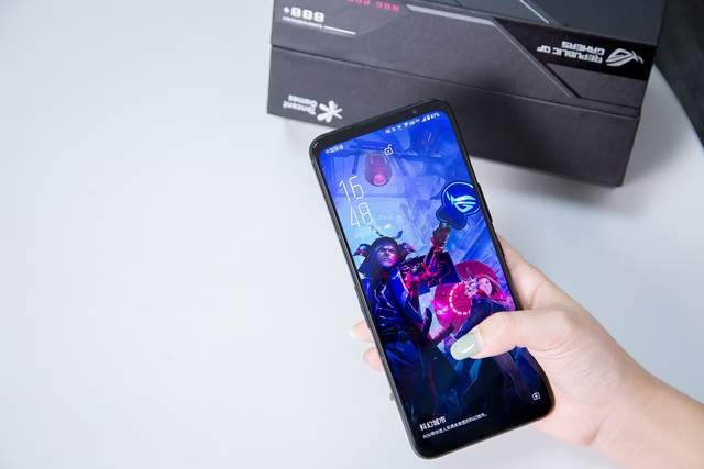 游戏手机|18G运存+骁龙888 Plus,ROG游戏手机5s上手:依旧是最稳游戏设备