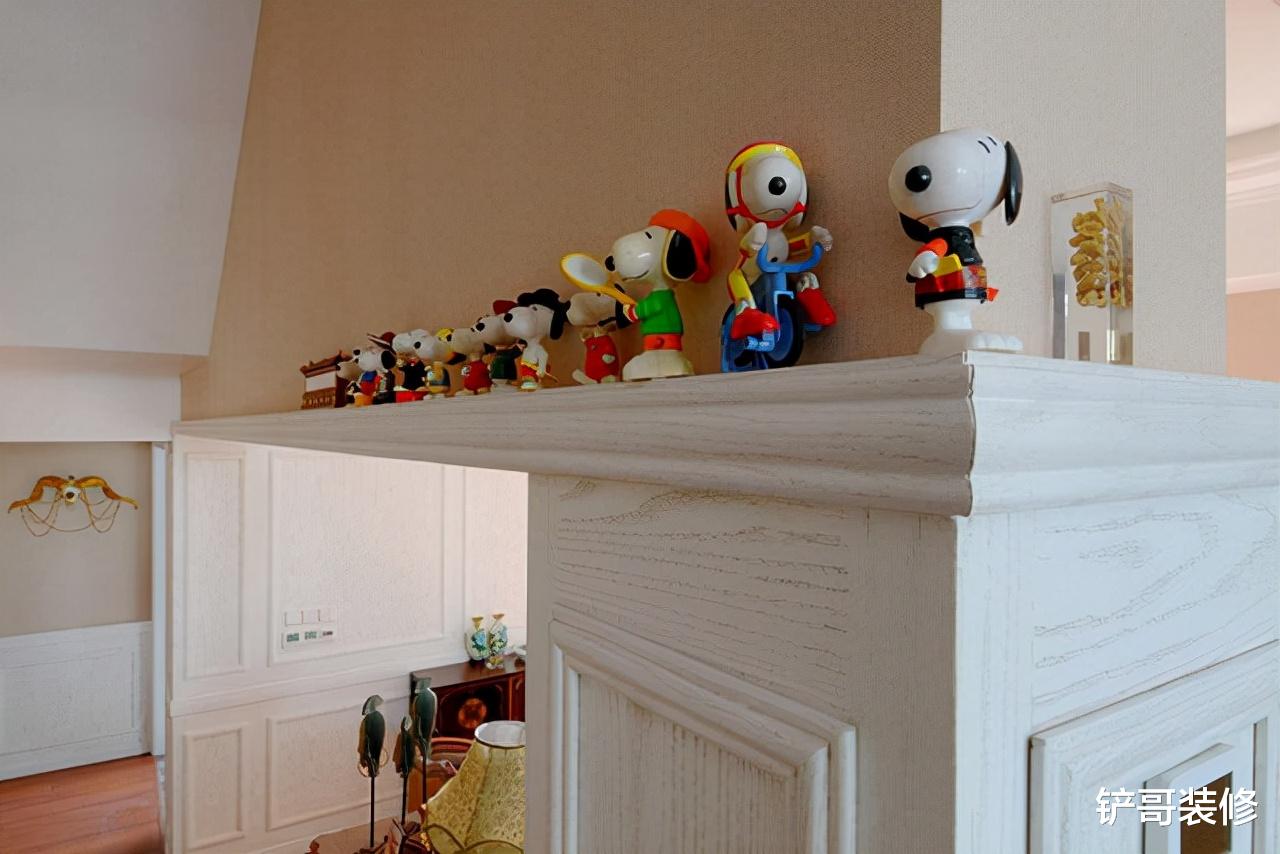 美式别墅的独特韵味，客厅没有电视也很美，复古和浪漫并存?