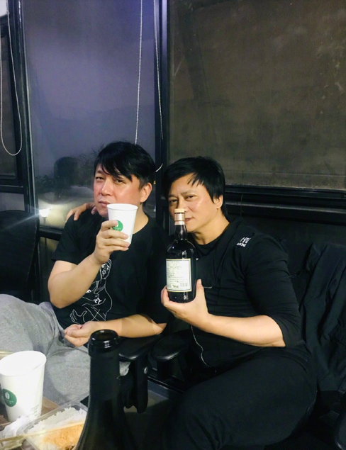 潘粤明|46岁潘粤明疑减肥失败，发福明显还在吃宵夜，遭吐槽比王胖子都壮