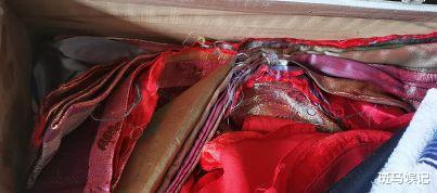 贾玲|妈妈曾和李焕英是同事,网友找出贾玲妈妈18岁时照片,令人感慨