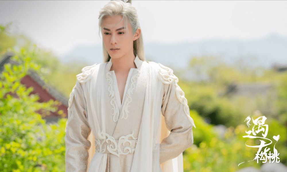 周也|《山河令》中顾湘新剧被打压，男女主角演技拉跨，周也有恃无恐！