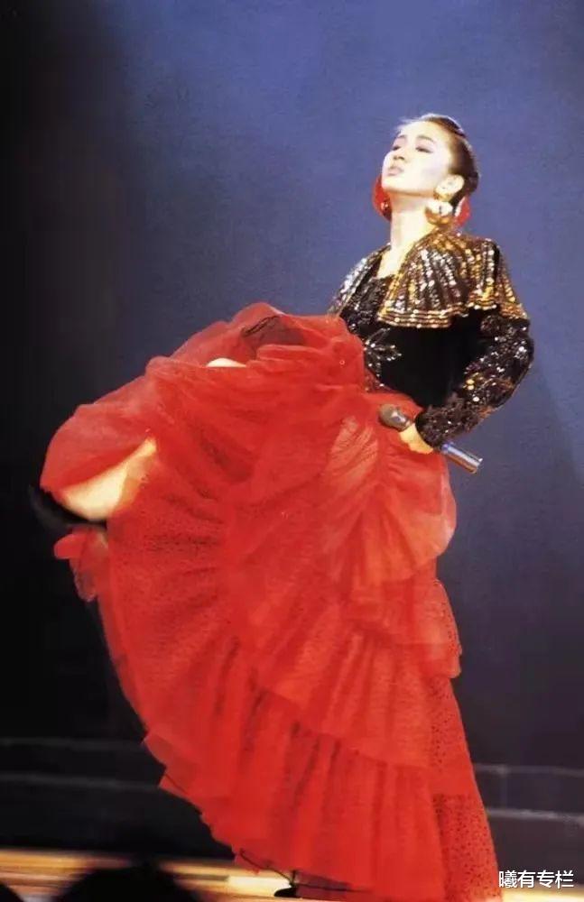 梅艳芳|传记电影《梅艳芳》香港上映，昔日“舞台百变女王”经典造型回顾