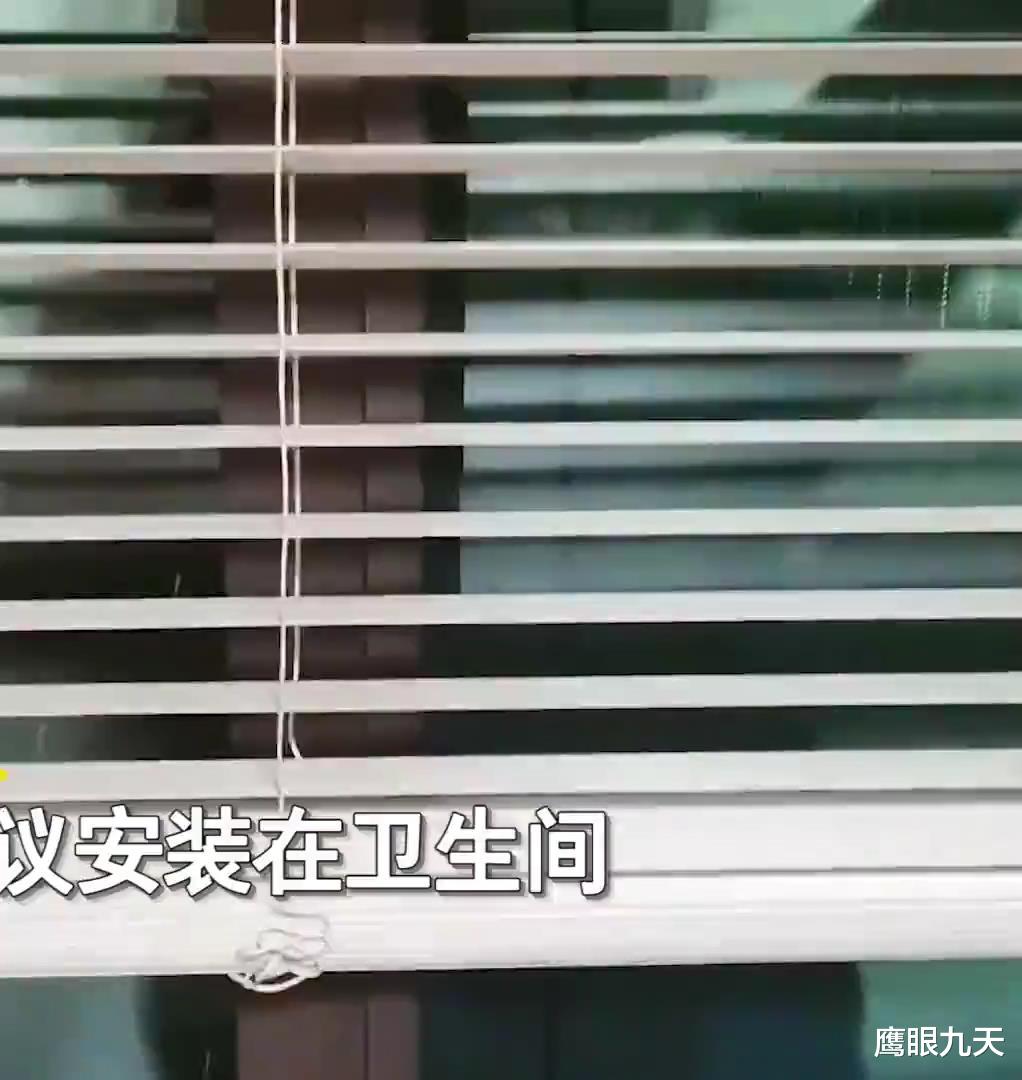 卫生间百叶窗形同虚设,女子无意间发现傻眼,自己每天都在直播?