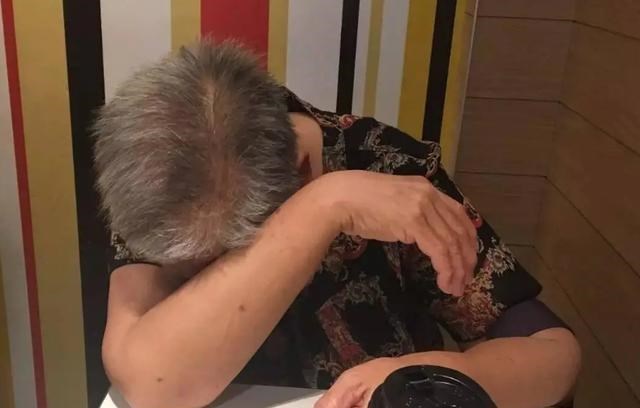 |心酸！奶奶赠孙女3套房不被赡养反被孙女起诉，一怒之下收回房产
