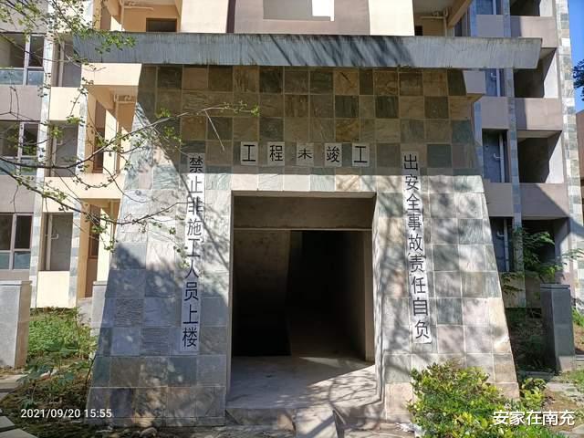 |天庐三期烂尾的洋房还未完工,已经有业主等不及,装修住进了烂尾楼