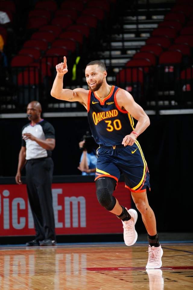 科怀·伦纳德|NBA球员上脚：伦纳德二代曝光，欧文上脚配色不一般