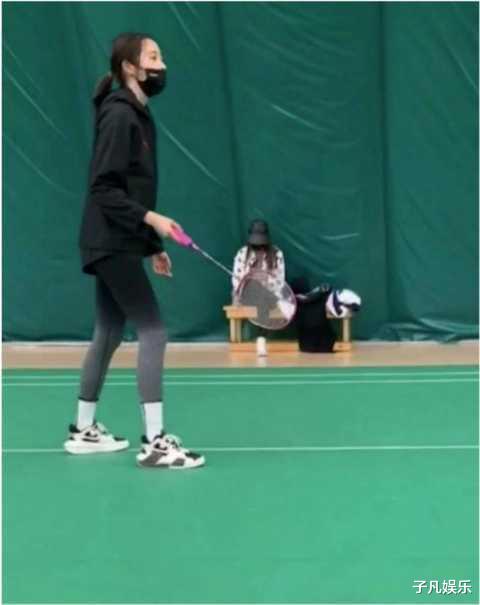 鹿晗|鹿晗晒最新民族风造型，背后豪宅意外曝光，网友直呼太奢侈