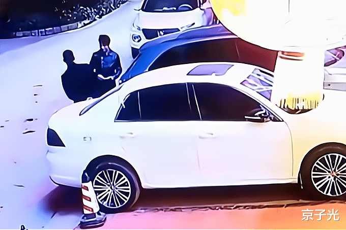 江西一男子买新车请客唱K,回家途中出车祸,家属:共饮者都得赔