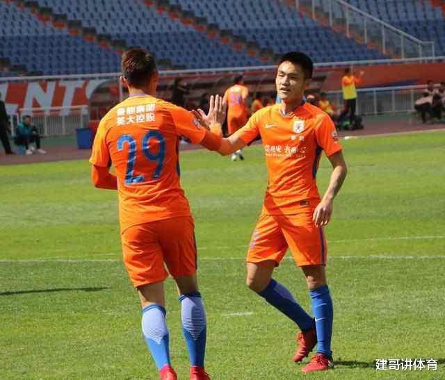 郝伟|先丢球没赢过！鲁能后防豆腐渣！郝伟让老卡首发，收获了意外之喜