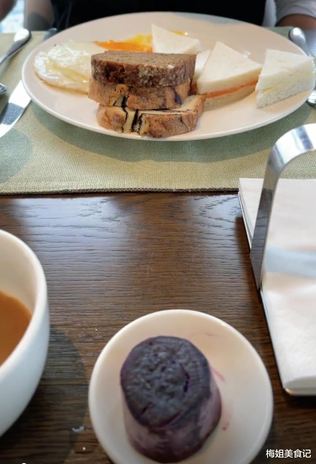 尹正|尹正直播吃一日三餐，分享健康减肥的秘诀，网友：这么吃想胖都难