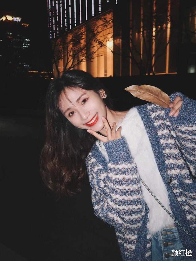 颜红橙|T恤怎么穿出高级感？试试这几种搭配方式，让你气质翻倍又温柔