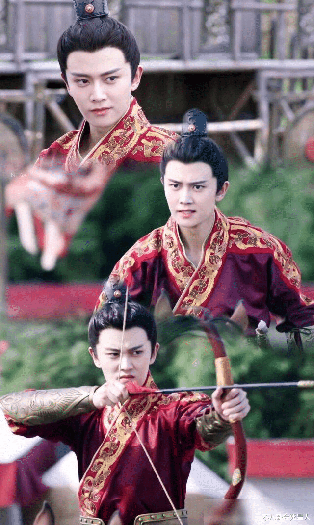 |靠发型“变脸”的男星,古装神颜美出天际,现代刘海背头判若两人