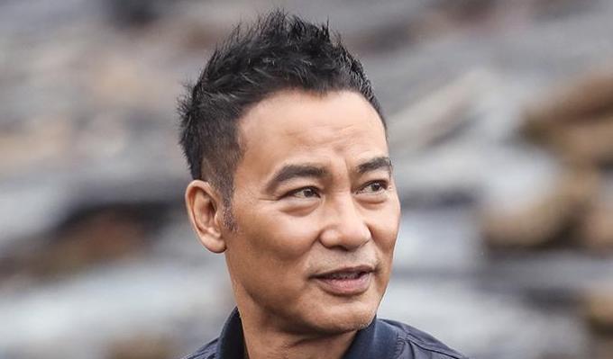 周新平说情感|任达华纵横港圈40年，向华强都不敢惹他，刺伤他的凶手后来咋样？