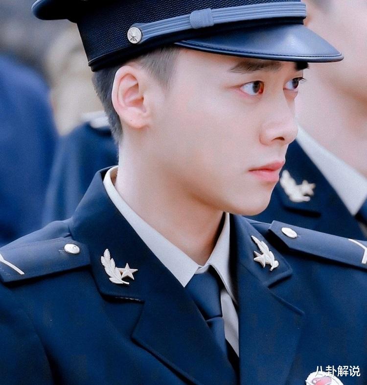 龚俊|军装真的很抬气质！躲过了李易峰和白敬亭，却被龚俊的军装帅到了