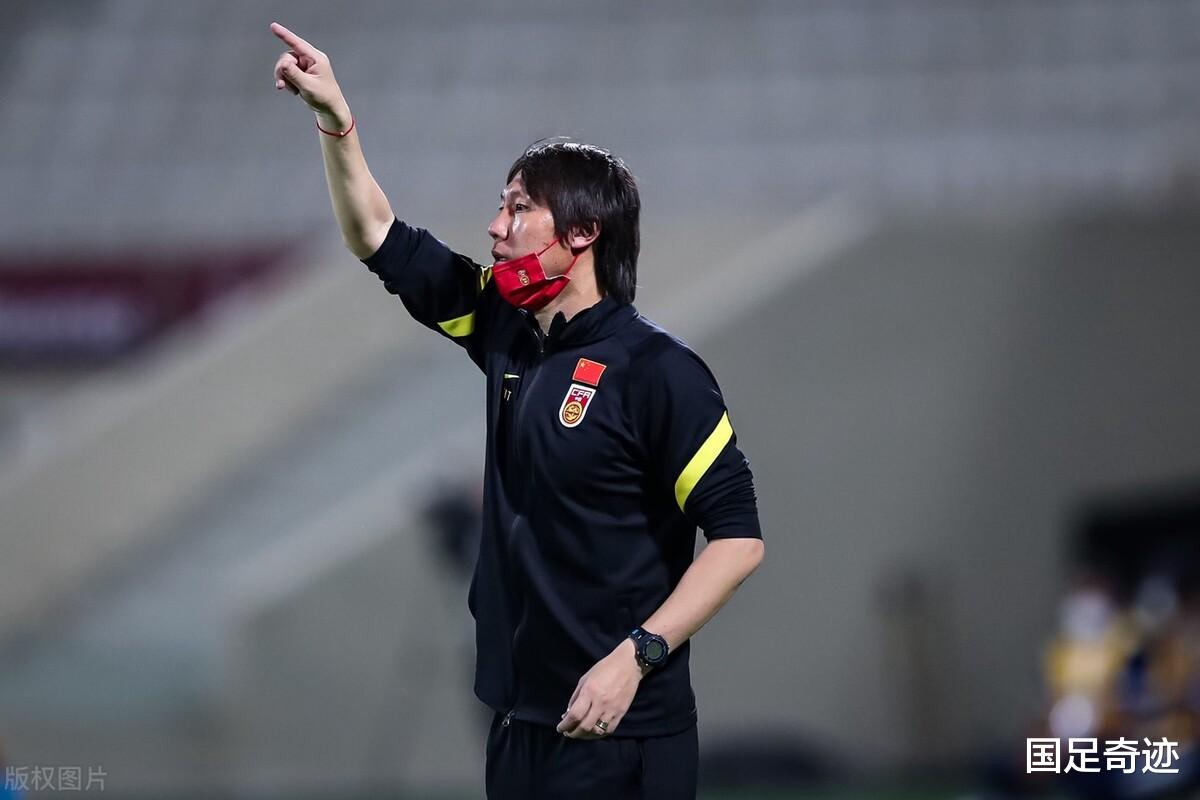 国足|李铁再收“大礼”！亚洲4豪强齐发力助国足：再拿3分国足或晋级