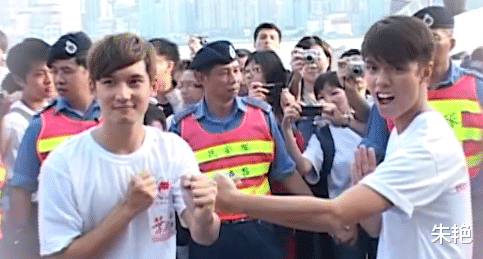 关智斌|关智斌被曝与张敬轩复合再陷冷战，35岁高富帅趁机追求一拍即合