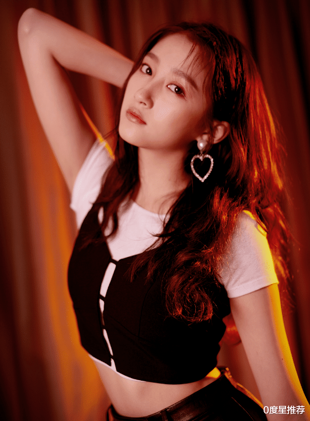 关晓彤|论“安全裤”只服关晓彤，比短裙还长2CM，95后果然奔放