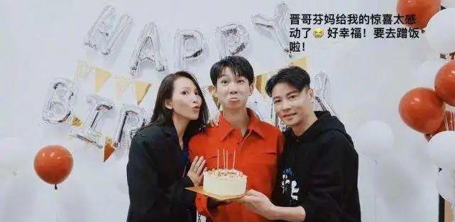 白举纲|华晨宇同届快男官宣结婚!录节目填婚姻状况写错字,妻子是圈外人