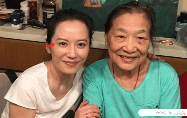 张柏芝|赵雅芝卸妆后，俞飞鸿卸妆后，许晴卸妆后，网友：这颜值差距真大