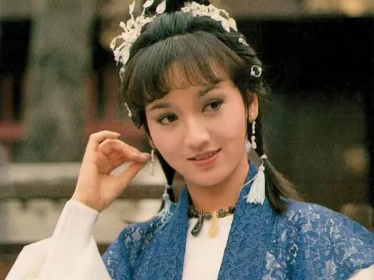 赵雅芝|她被誉为“不老女神”，曾与周润发传绯闻被迫离婚，如今依旧幸福