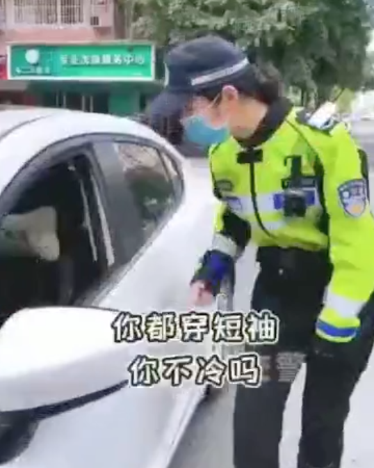 大国将苓 这位女交警，是我见过的算是很牛的交警