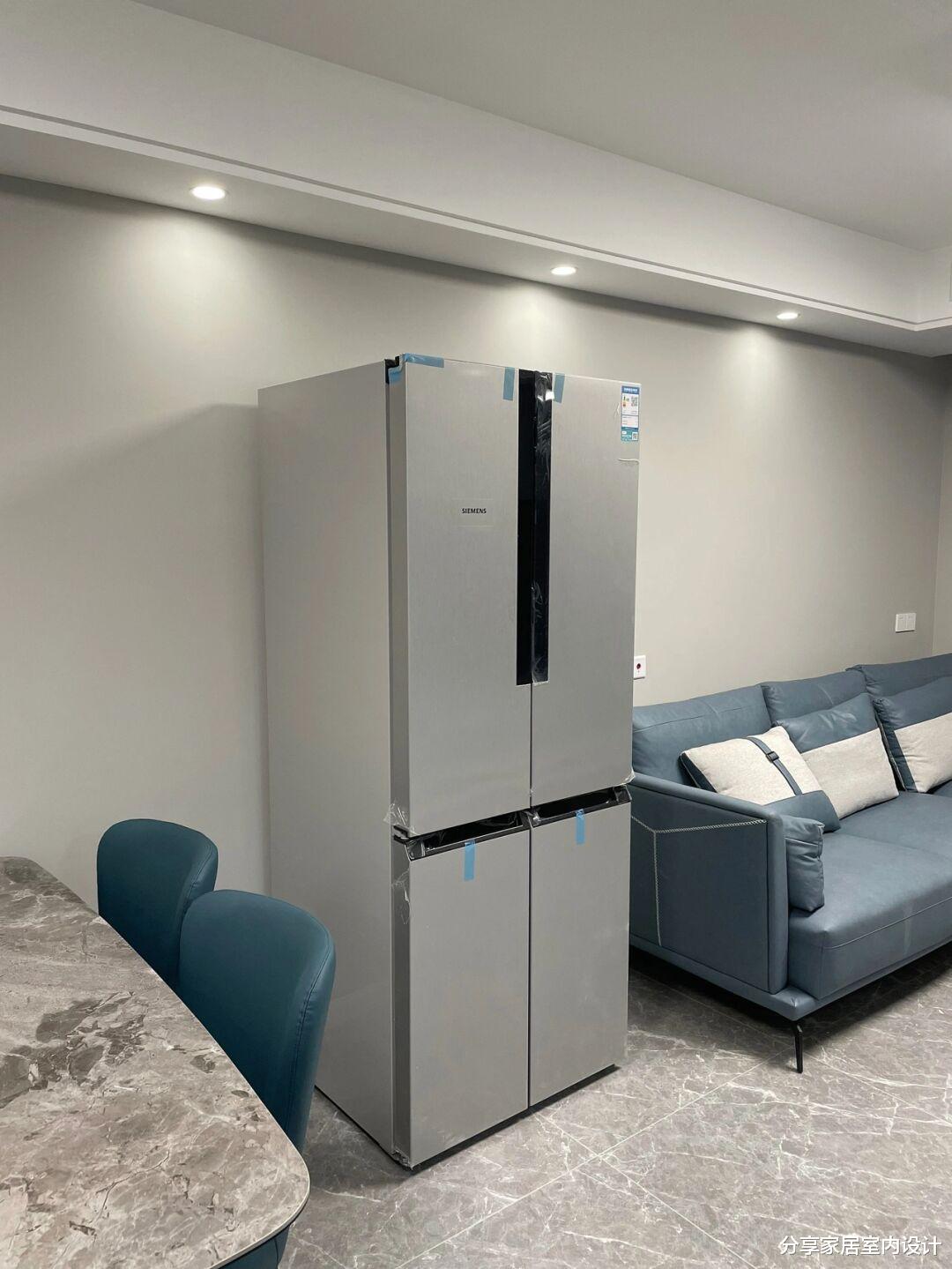 |她家花了20万装修，全屋网红灰，漂亮又耐脏，木匠打柜子也很满意