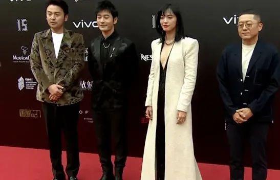 Angelababy|2021年女星红毯翻车造型，赵丽颖显老气，杨颖头大身小