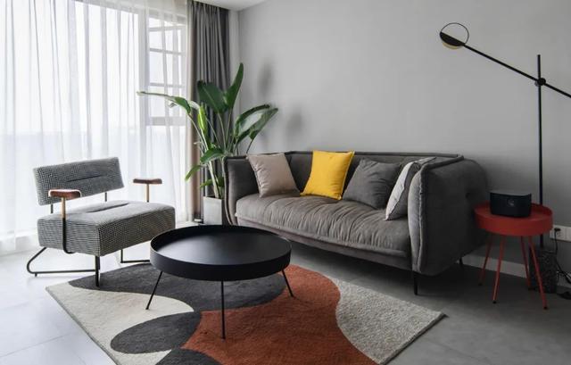 76㎡黑白灰小三居，主卧的设计有点骚