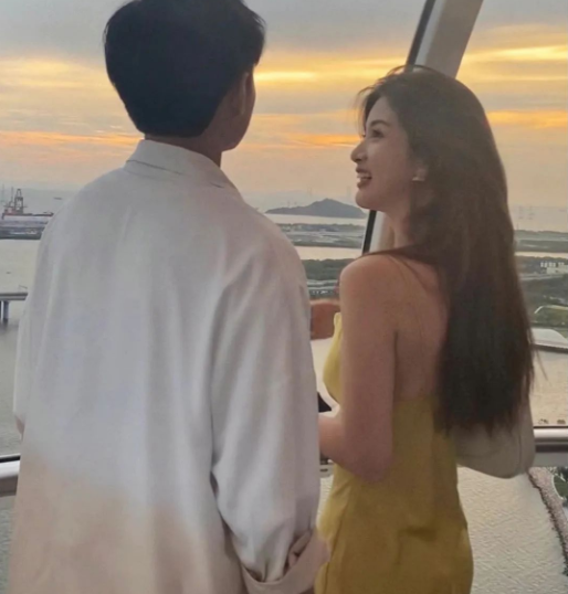 马子佳|马子佳晒跟小孔旅游照，摆拍造型引热议，网友：马娇娇实锤