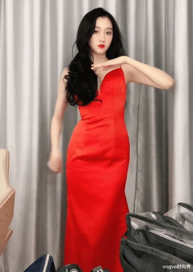 关晓彤|关晓彤跳“花间酒”被疯传，在无美颜状态下，这腰围真实存在吗？