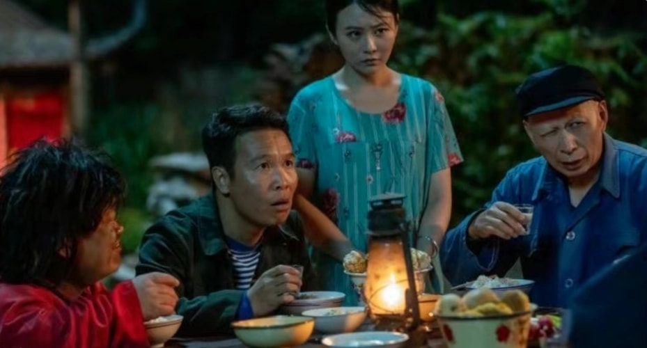 杜俊泽|网大“烂片”再多一部，开局“洗澡”博眼球，剧情尴尬索然无味