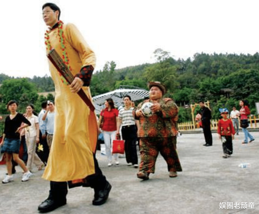 姚明|亚洲第一巨人张俊才：比姚明高半个头，娶差70厘米妻子，22年无子