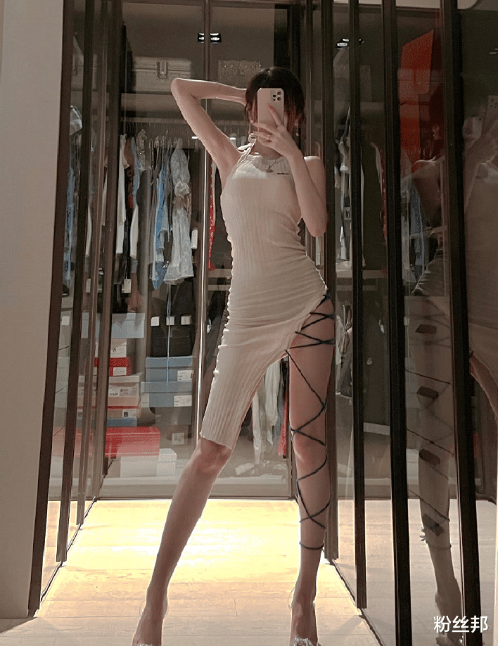 腐团儿|红了几年还有人气，腐团儿又出吸睛新花样，升级改良“比心腿”