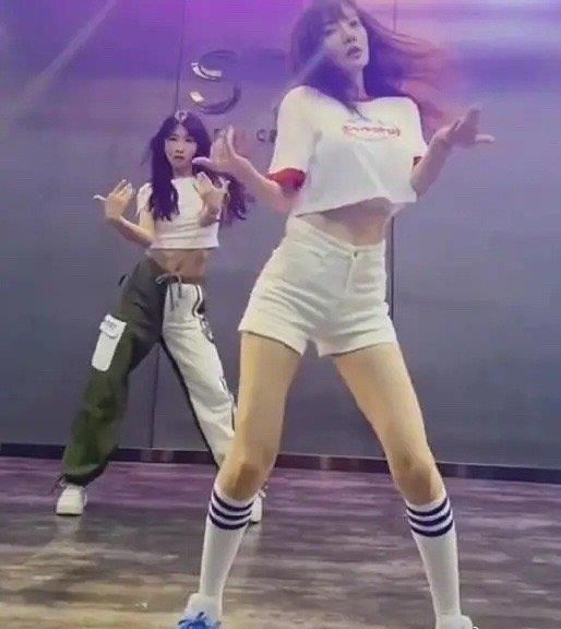 王诗龄|李小璐“扩胸运动”舞劲十足，可惜没去乘风破浪。