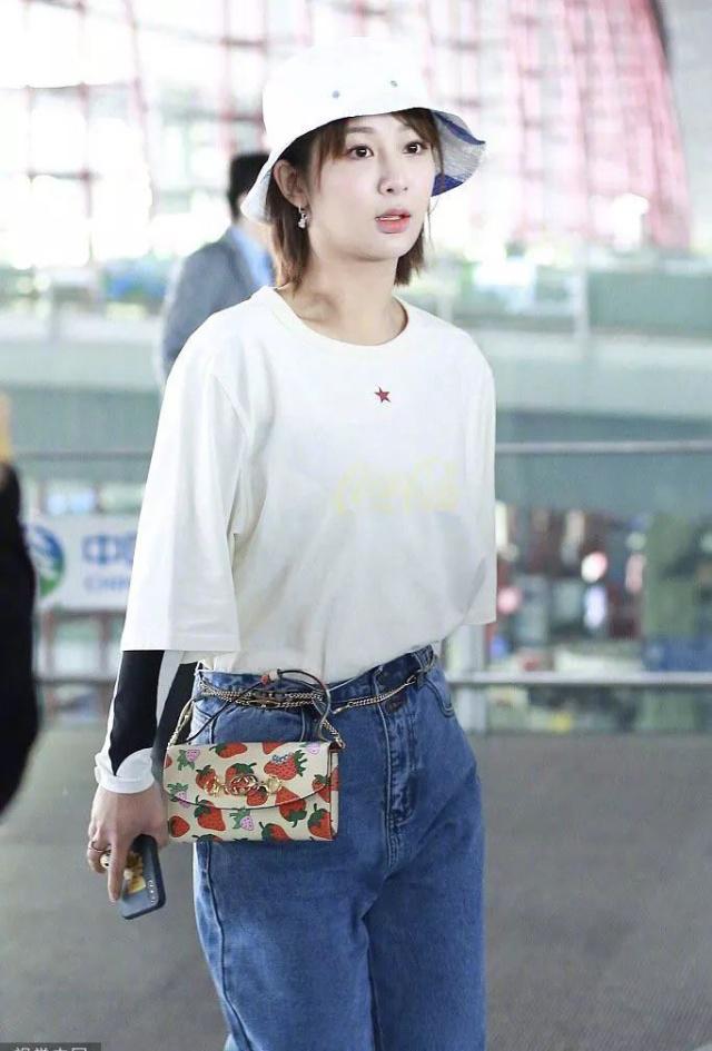 咏梅|专属夏季的草莓造型，鞠婧祎杨紫宋茜好甜美，49岁咏梅也在穿！