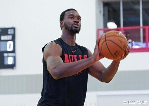 篮网队|官宣！篮网签约“篮板痴汉”！单场3+14护框能力超群，可对飙湖人