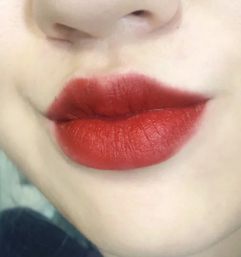 口红|三四十岁的女人挑口红，别学小姑娘涂热门色，这几只才高级减龄