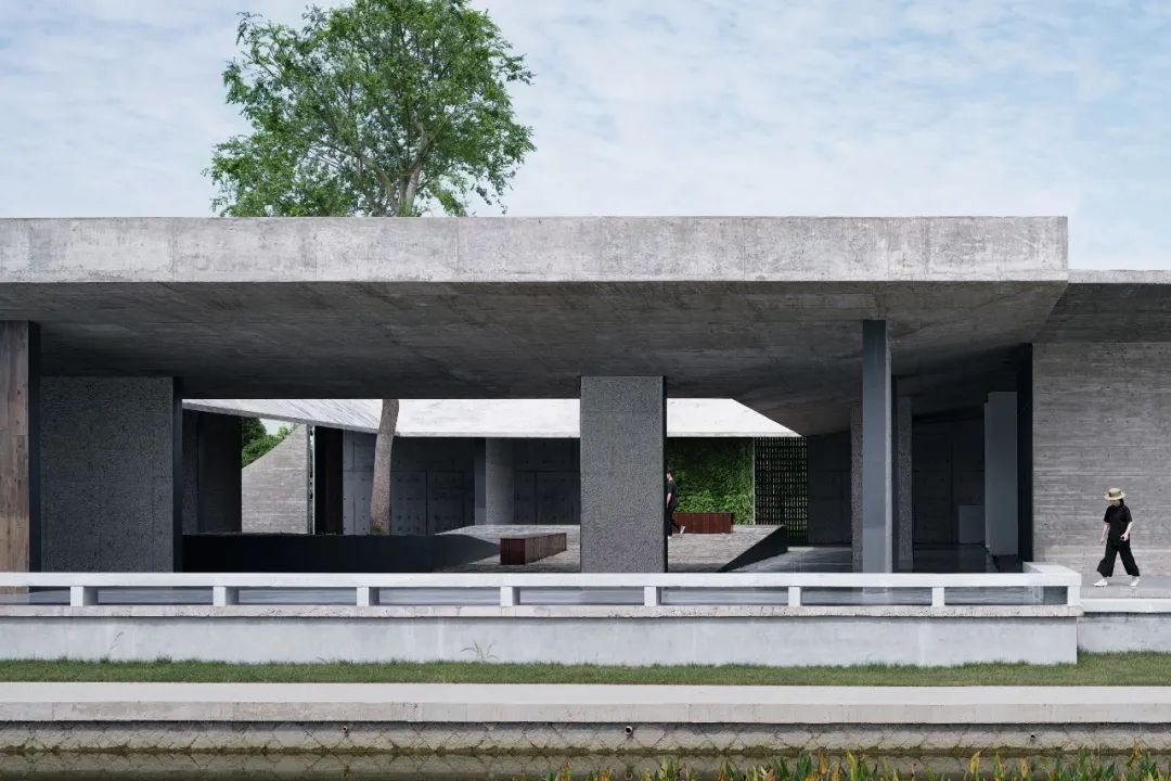 月亮|湖-廊-院-廊,石湾猪舍里展厅