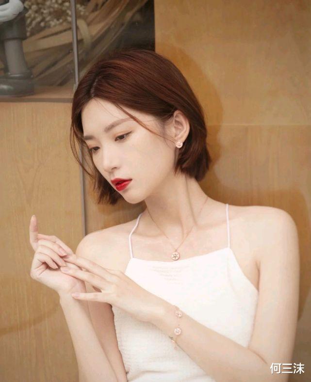 何三沫|夏季怎能少得了穿吊带连衣裙？穿上合适的吊带连衣裙，凉爽又温柔