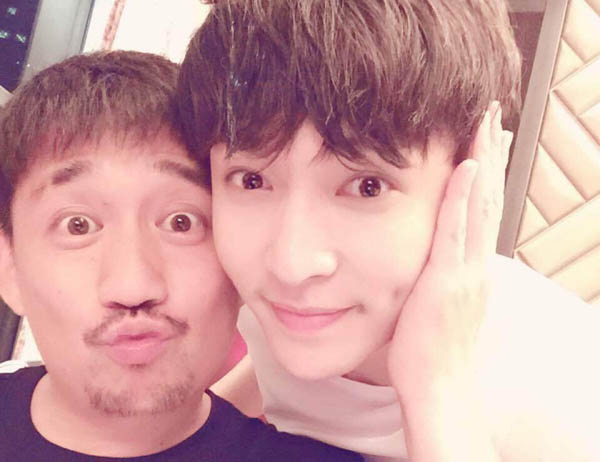 张艺兴|现实生活黄磊与张艺兴的感情怎么样，两人的师徒感情是真实的吗？