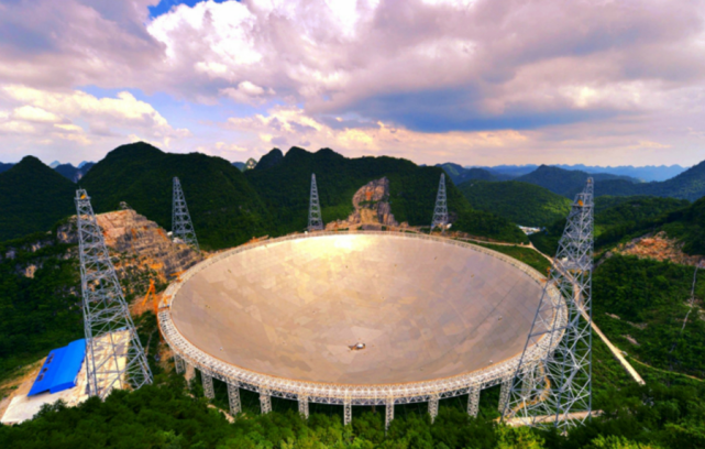 中国天眼 中国天眼探测137亿光年，霍金却担心招来横祸，它发现了什么？